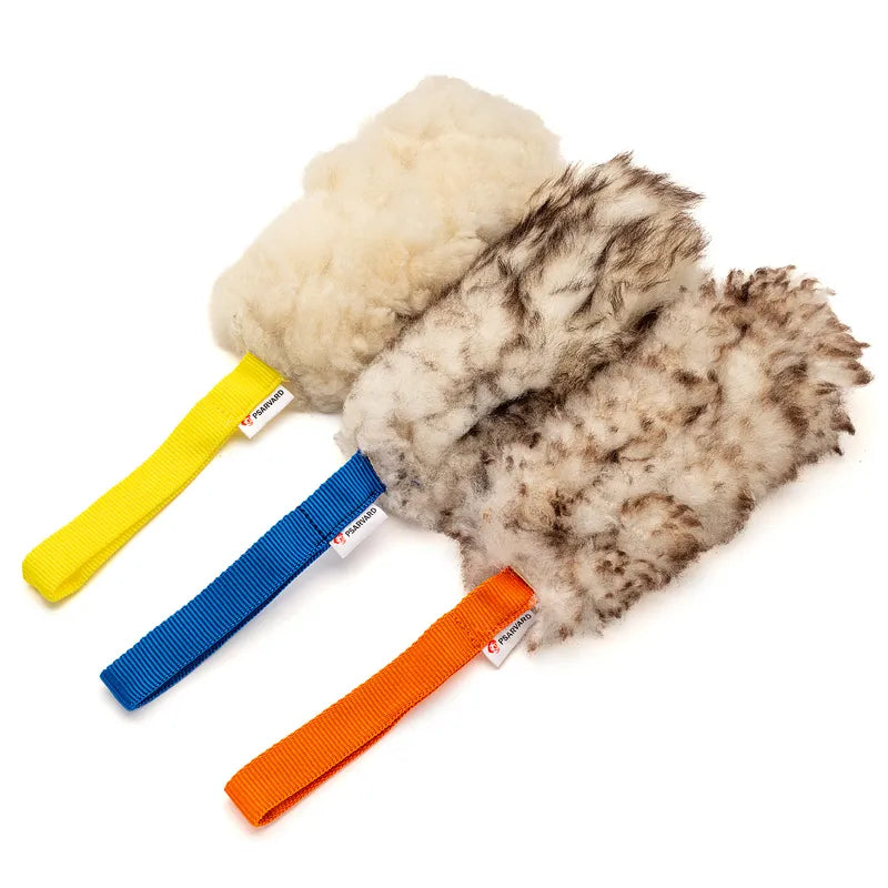 Psarvard Moni, Träningsleksak med fårskinn