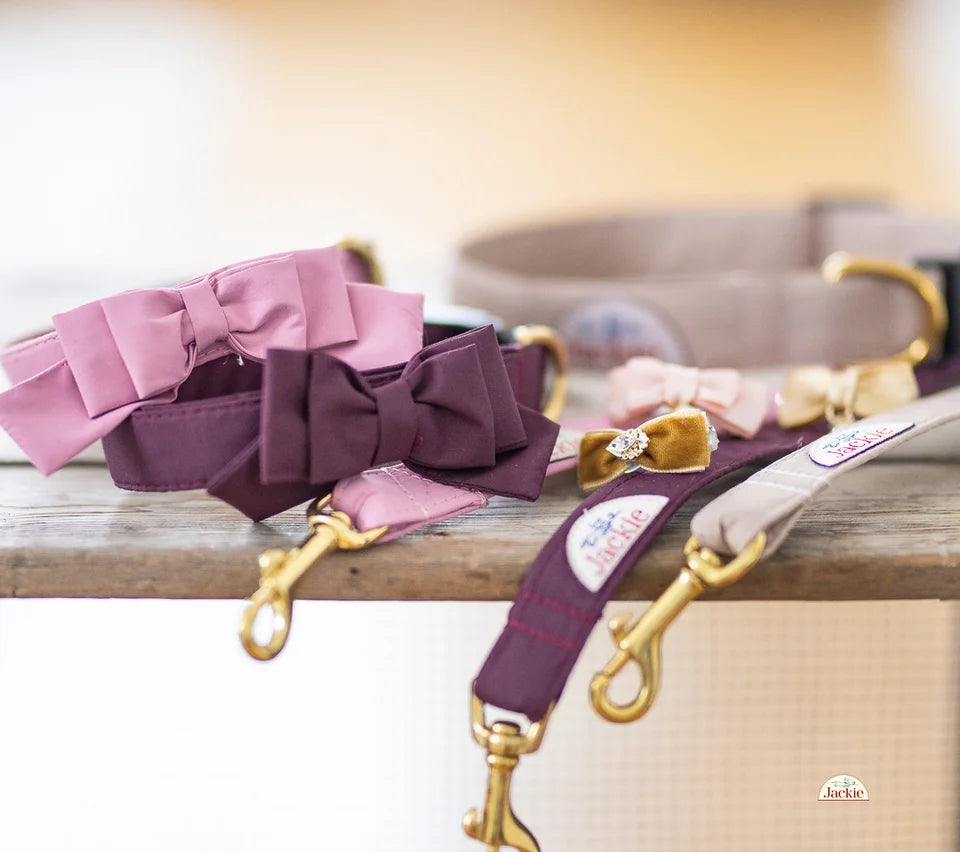 Jackie Halsband m Rosett