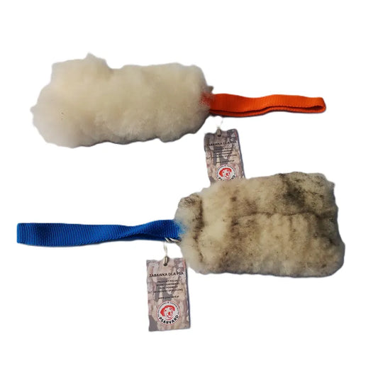 Psarvard Moni, Träningsleksak med fårskinn